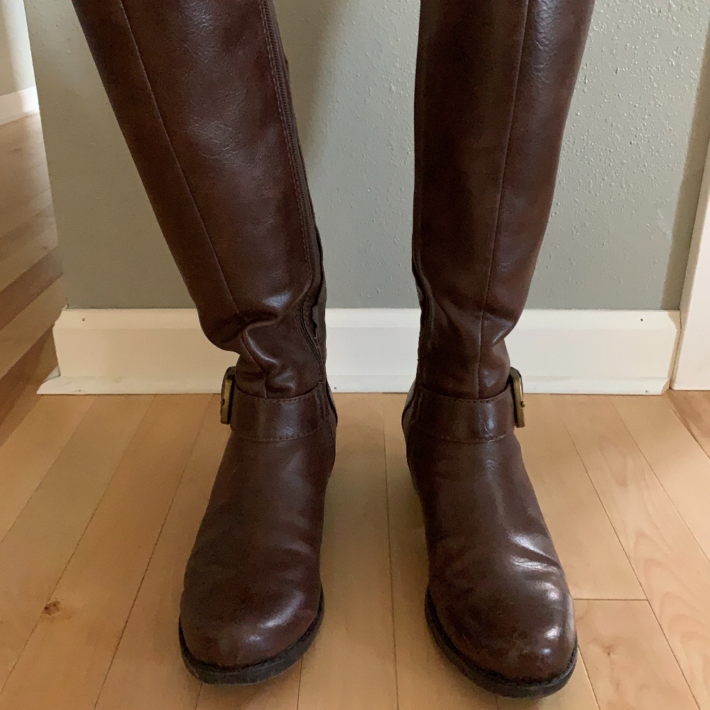 Bare Traps wide calf boot 8M